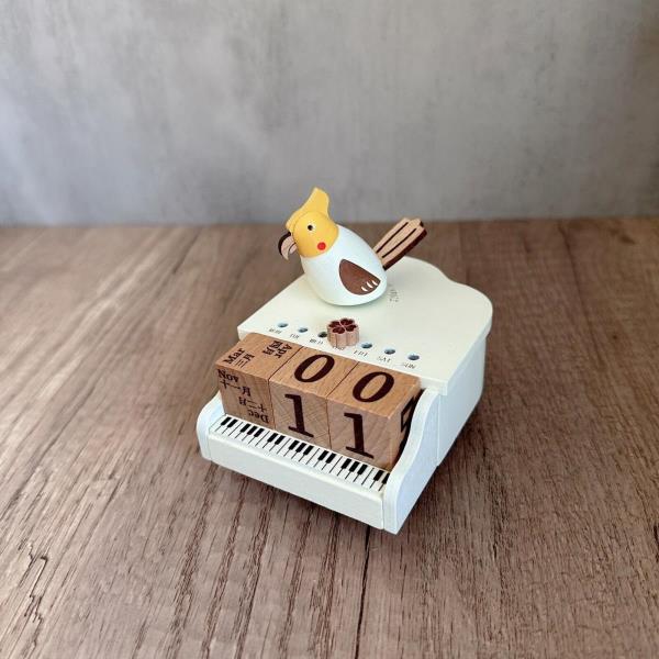 Creative Wooden Spin Figurine Desktop Calendar Music Box