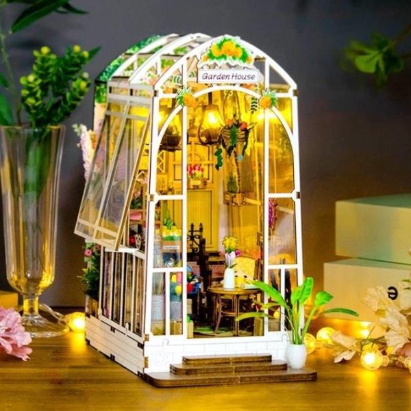 DIY Garden House LED Wooden Miniature Dollhouse Bookend