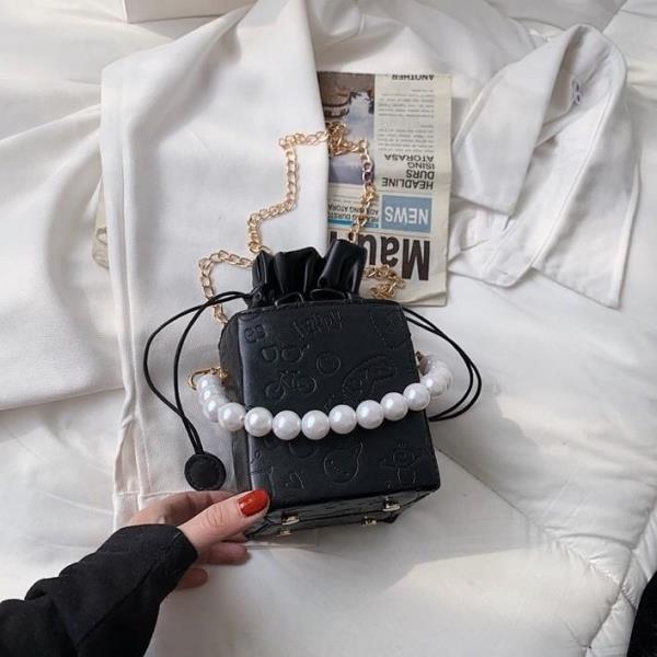 Elegant Pearl Box Crossbody Handbag