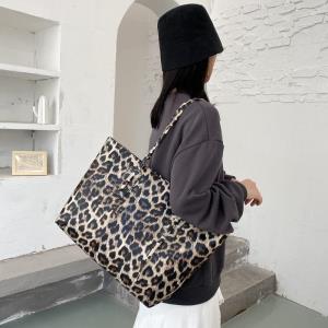 Leopard Plaid Cloth Zip Tote Bag