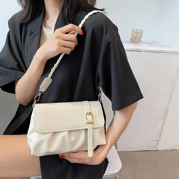 Simple Cloud Knit Strap Flap Shoulder Bag