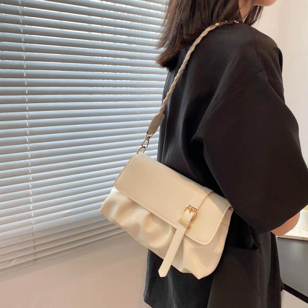 Simple Cloud Knit Strap Flap Shoulder Bag