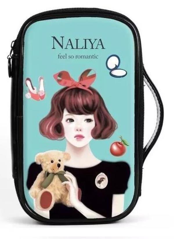 Medium Naliya Girl Waterproof Makeup Bag