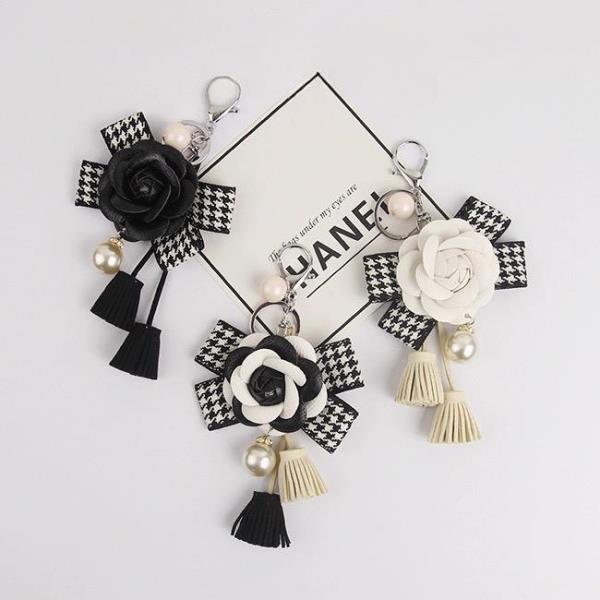 Camellia Black White Tassel Keyring