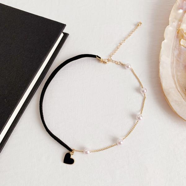 Love Heart Pearl Leather Choker