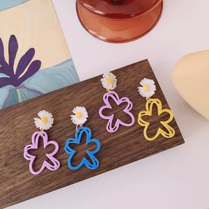 Acrylic Daisy Flower Hollow Earrings