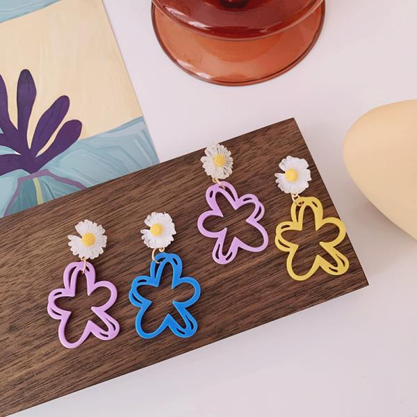 Acrylic Daisy Flower Hollow Earrings