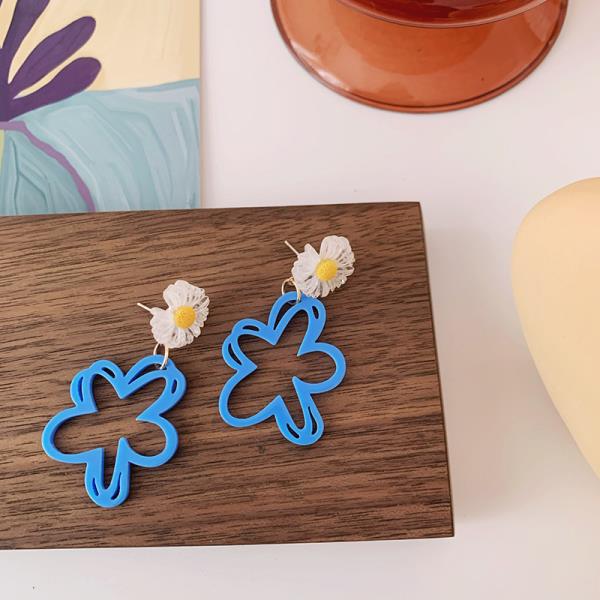 Acrylic Daisy Flower Hollow Earrings