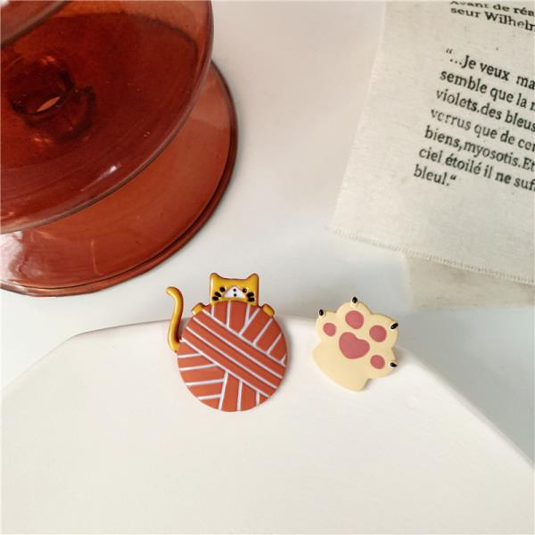 Cartoon Cat Paw Stud Earrings