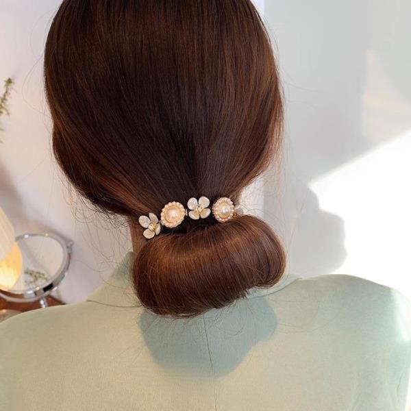 Retro Style White Pearl Flower Hair Holder