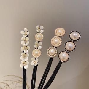 Retro Style White Pearl Flower Hair Holder