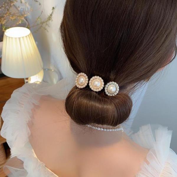 Retro Style White Pearl Flower Hair Holder