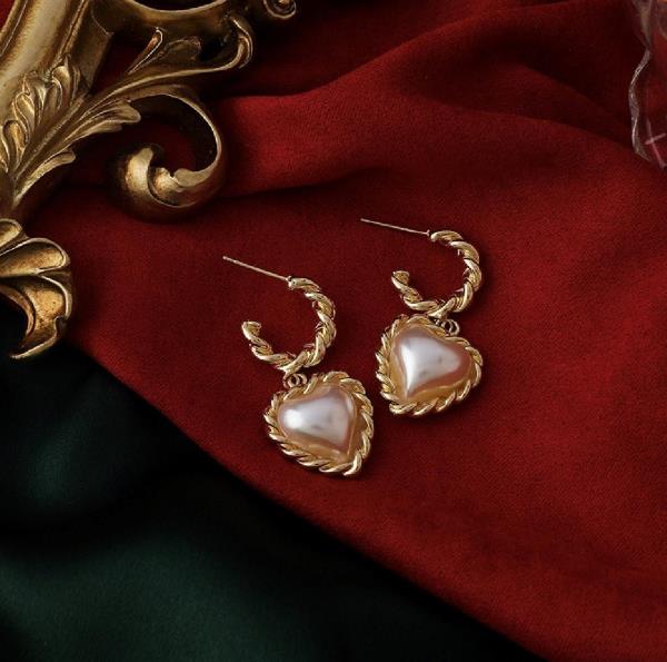 Gold Retro Vintage Pearl Hollow Earrings