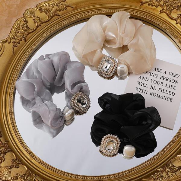 Retro Square Diamond Pearl Scrunchy