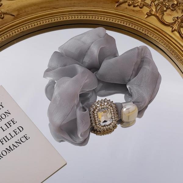 Retro Square Diamond Pearl Scrunchy