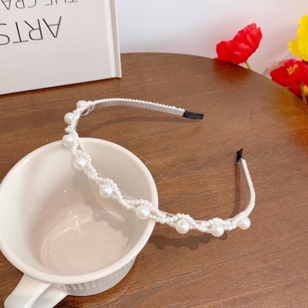 Retro White Pearl Wave Headband