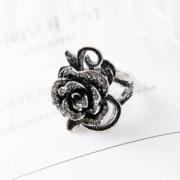 Retro Vintage Punk Black Rose Flower Crystal Ring