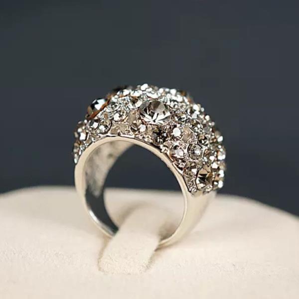 Retro Full Crystal Silver Hollow Ring