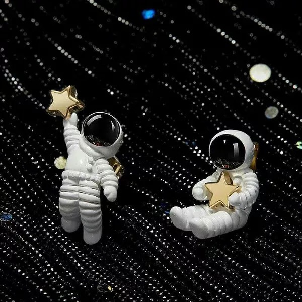 Cartoon White Astronaut Earrings