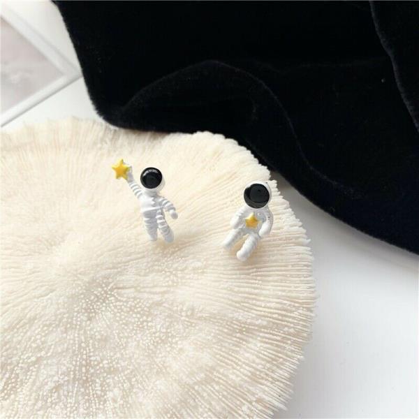 Cartoon White Astronaut Earrings