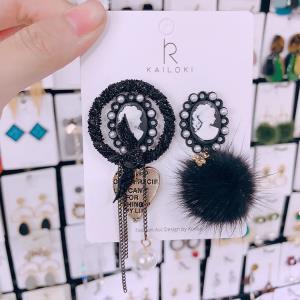 Retro Baroque Black Long Dangle Earrings