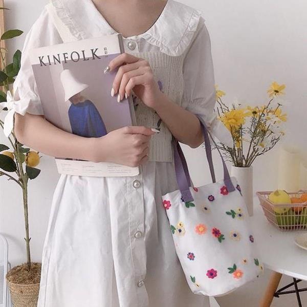 3D Daisy Flower Embroidery Handbag