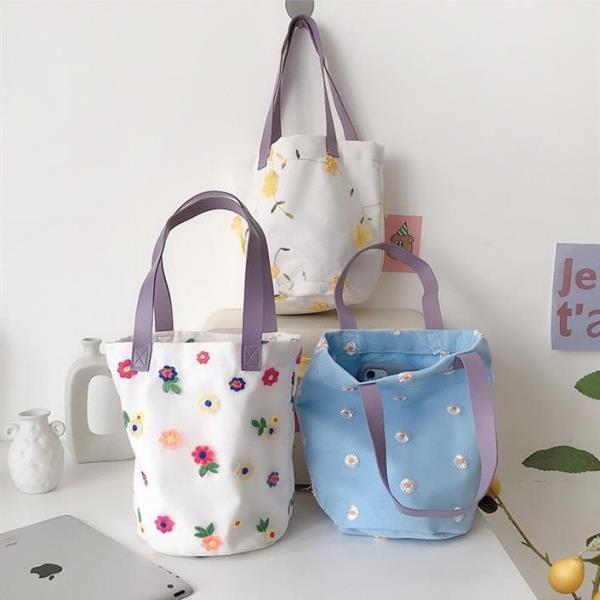 3D Daisy Flower Embroidery Handbag